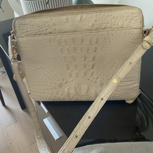 Brahmin Leather Crossbody with IPad pocket - Picture 2 of 5